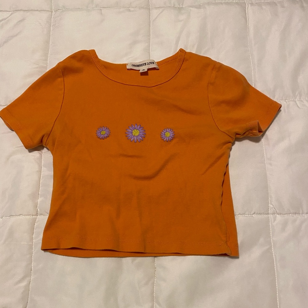 Cute cropped orange flower shirt